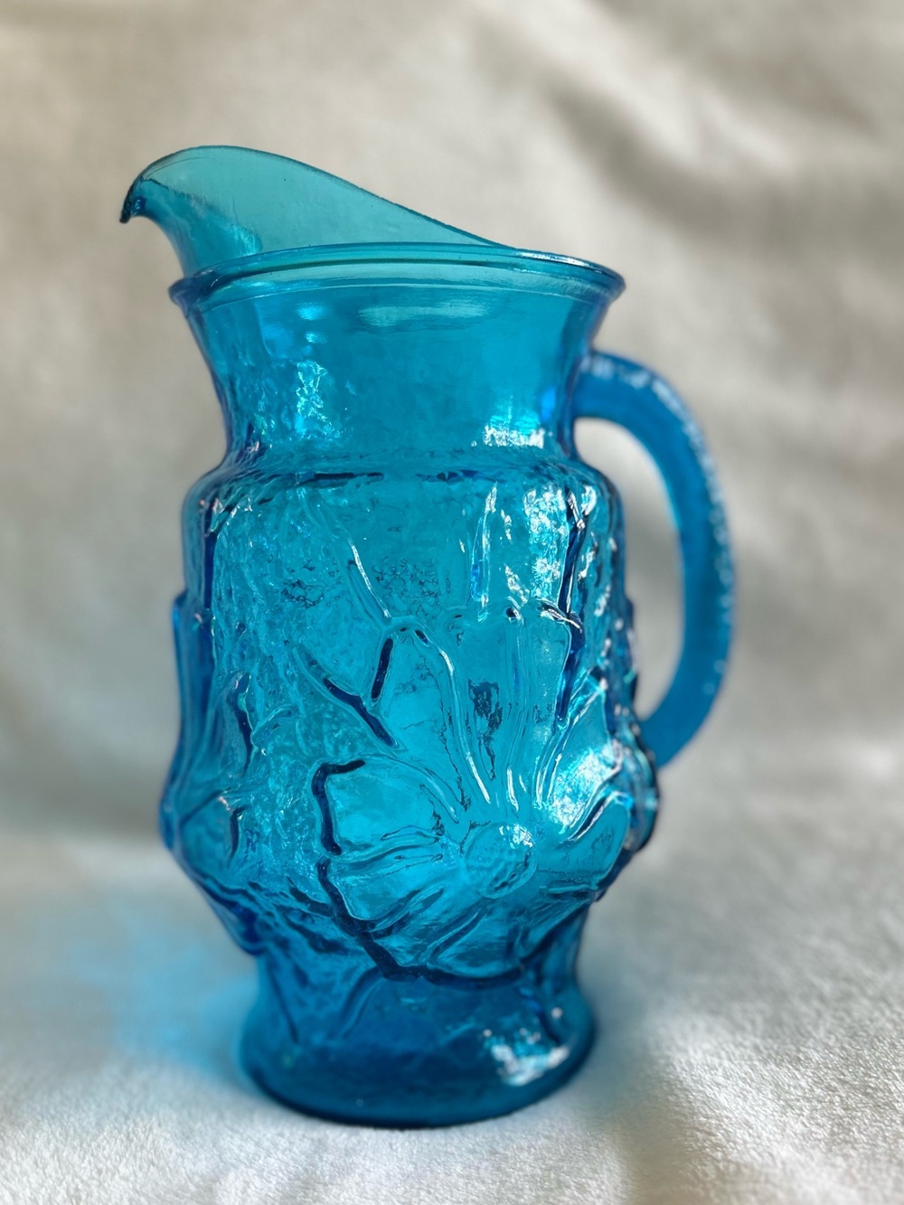 Anchor Hocking Blue Daisy Flower Pitcher MCM Rain Flower electric blue
